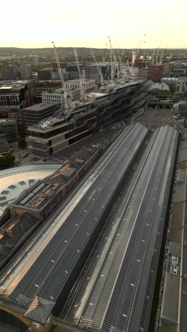 Vertical Aerial Drone Video Kings Cross Train Station London — Stockvideo