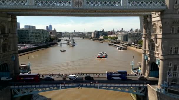 Vzdušné Stažení Odhalit Tower Bridge London — Stock video