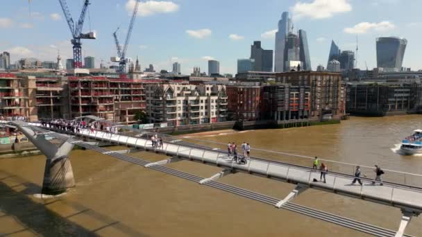 Aerial Footage People Millennium Bridge London — 图库视频影像