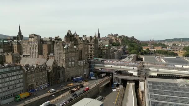 Aerial Travel Footage Edinburgh Old Town Scotland — стоковое видео