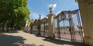 Hareket videosu Buckingham Sarayı kapıları 5k