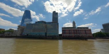 Motion video turu. Londra Thames Nehri 'ne otel inşa ediyor.