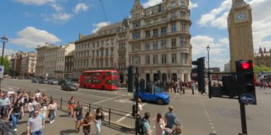 Big Ben Saat Kulesi 'nin kesiştiği yer Londra Yazı 2022