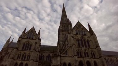 Tarihi Salisbury Katedrali İngiltere 'nin hareket videosu