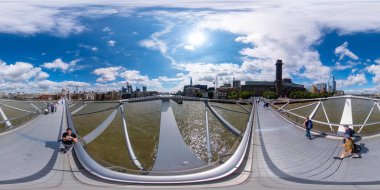 360 fotoğraf Milenyum Köprüsü Londra İngiltere