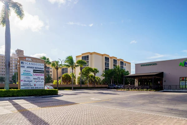 Miami Usa July 2022 Center Sunny Isles Square Starbucks Coffee — Foto de Stock