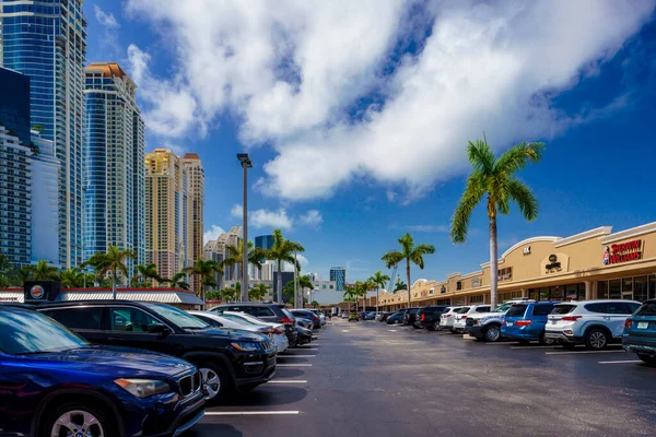 Sunny Isles Beach Usa August 2022 View Shopping Plaza Parking — Stock Photo, Image
