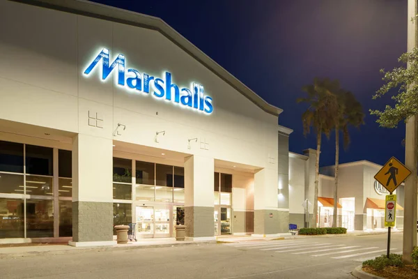 Stuart Usa August 2022 Night Photo Marshalls Department Store Pineapple — Stock Photo, Image