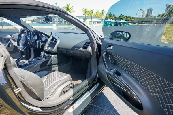 Фото Спортивного Автомобиля Audi Spyder Снятого Открытом Воздухе Майами — стоковое фото
