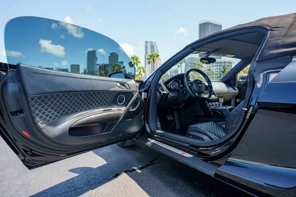 Фото Спортивного Автомобиля Audi Spyder Снятого Открытом Воздухе Майами — стоковое фото