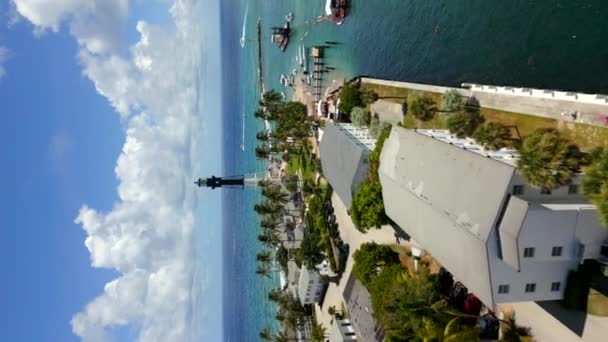 Hillsboro Inlet Lighthouse Vertical Aerial Drone Video — Stockvideo