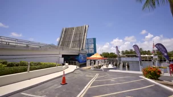 Boat Dock Pompano Beach Atlantic Drawbridge Gimbal Stabilized Motion Approach — Stockvideo