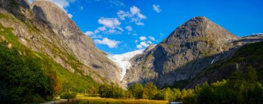 Jostedalsbreen Ulusal Parkı Norveç 'ten buzul alınıyor.