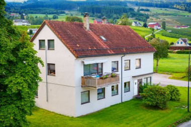 Norveç 'te tipik bir çiftlik evi