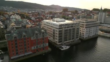 Modern ve tarihi mimari Port Bergen Norveç