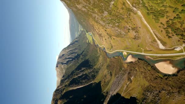 Vídeo Aéreo Vertical Noruega Montañas Con Río — Vídeo de stock