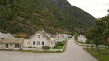 Norveç 'in Laerdal Vestland ilçesinin hava video kasabası