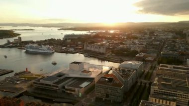 Hava görüntüleri güzel gün batımı Oslo Norveç şehir merkezi