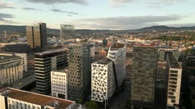 Norveç 'in Oslo Merkez İstasyonu' na giden tren rayları