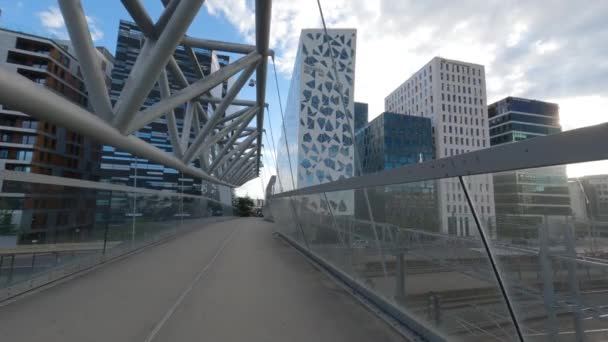 Promenade Pov Akrobaten Bru Bridge Oslo Norvège — Video