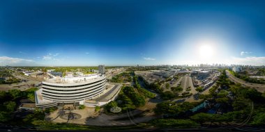Aventura, FL, ABD - 20 Eylül 2022: Aerial 360 vr küresel panorama Florida Aventura AVM ve Chase Bank