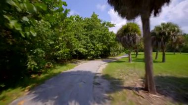 8k hareketli bisiklet pov doğa yolunda