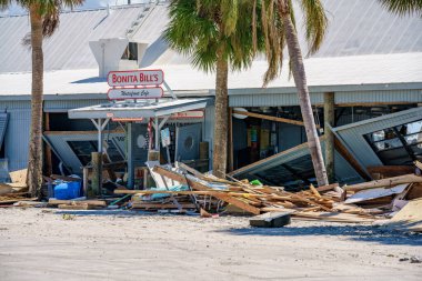 Fort Myers, FL, ABD - 1 Ekim 2022: Bonita Bills rıhtım kafesi Ian Fort Myers FL Kasırgası 'ndan yıkıldı