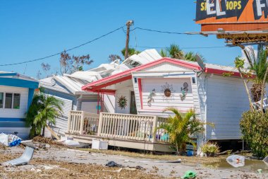 Fort Myers, FL, ABD - 1 Ekim 2022: Ian Fort Myers FL Kasırgası tarafından yıkılan mobil evler