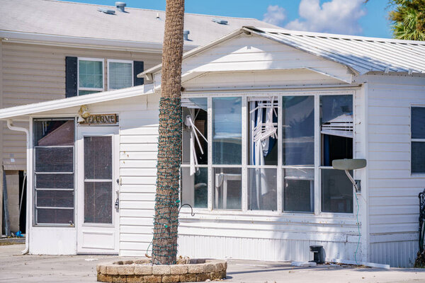 Мобильные дома, разрушенные ураганом Иэн Форт Майерс