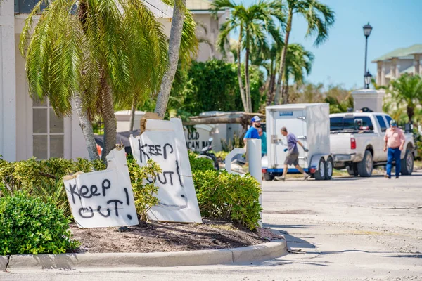 Fort Myers Verenigde Staten Oktober 2022 Houd Buiten Bord Gepost — Stockfoto