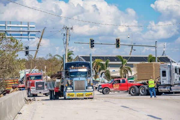 Fort Myers Usa October 2022 Trucks Clearing Debris Fort Myers — Stock Photo, Image