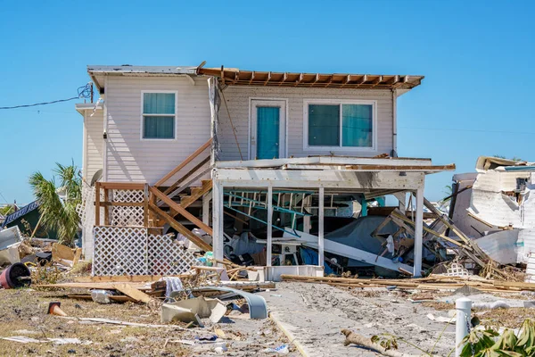 Dua Rumah Modular Cerita Dihancurkan Oleh Badai Ian Fort Myers — Stok Foto