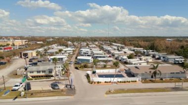 Ian Fort Myers Kasırgası 'ndan hasar gören hava video evleri.