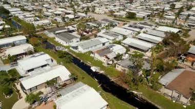 Ian Kasırgası, Fort Myers FL 'de seyyar ev enkazı oluşturdu.