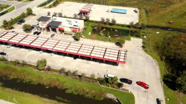 Ian Kasırgası 'nı takiben Fort Myers' daki hava aracı uzun gaz hatları.