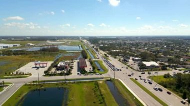 Fort Myers FL Ian Kasırgası sonrası gaz kuyruğu