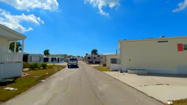Véhicule Récréatif Renversé Par Les Vents Ouragan Ian Fort Myers — Video