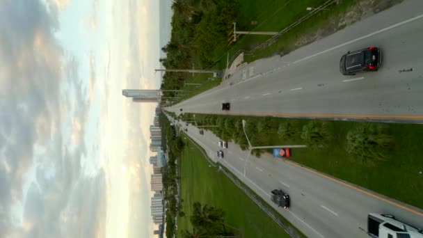 Vertical Drone Vídeo Miami Beach Haulover Park Collins Avenue — Vídeo de Stock