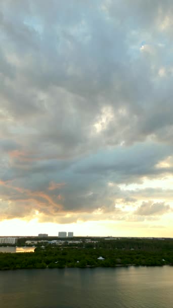 Atardecer Vídeo Aéreo Vertical Con Nubes Tormenta — Vídeos de Stock