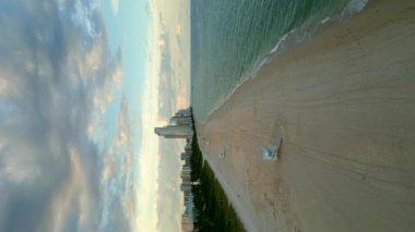 Dikey İHA görüntüleri Miami Beach Haulover 4k