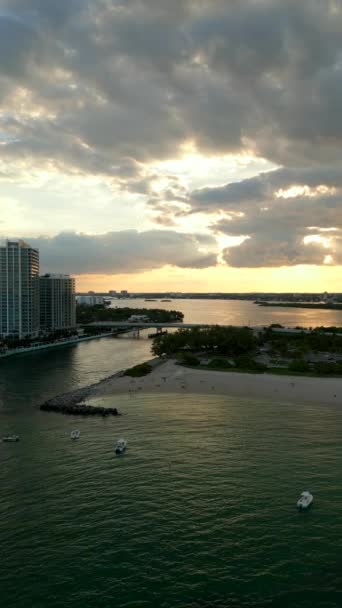 Κάθετη Εναέρια Drone Βίντεο Miami Beach Haulover Εισόδου — Αρχείο Βίντεο