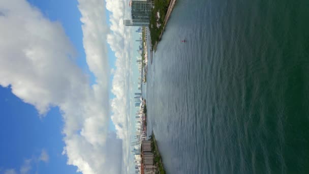 垂直空中ビデオマイアミビーチ入口政府カット4K — ストック動画