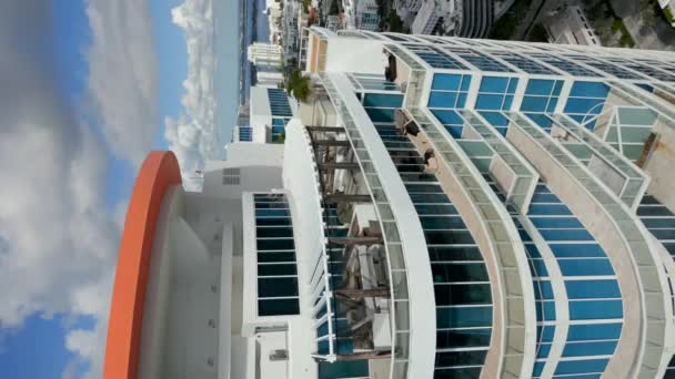 Continum Miami Beach Penthouse Appartement Verticale Antenne Drone Beelden — Stockvideo