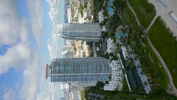 Vídeo Aéreo Vertical Miami Beach South Pointe Park Prédios Condomínio — Vídeo de Stock