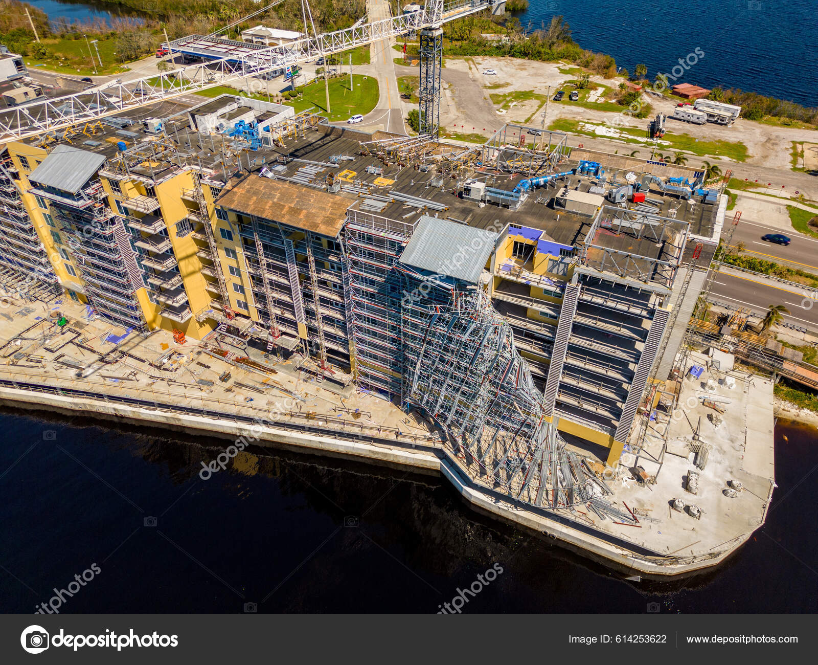 Port Charlotte Usa October 2022 Sunseeker Resort Charlotte Harbor Crane