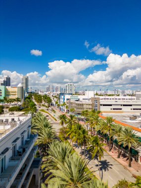 Miami Plajı 'nın batıya bakan 5. caddesi.