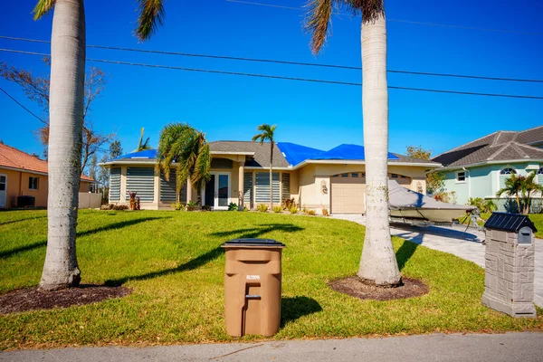 Punta Gorda Usa October 2022 Photo House Blue Roof Tarp — Stock Photo, Image