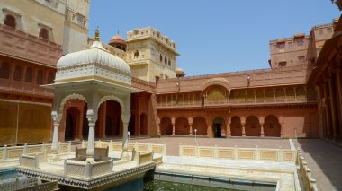 junagarh fort ana avlu