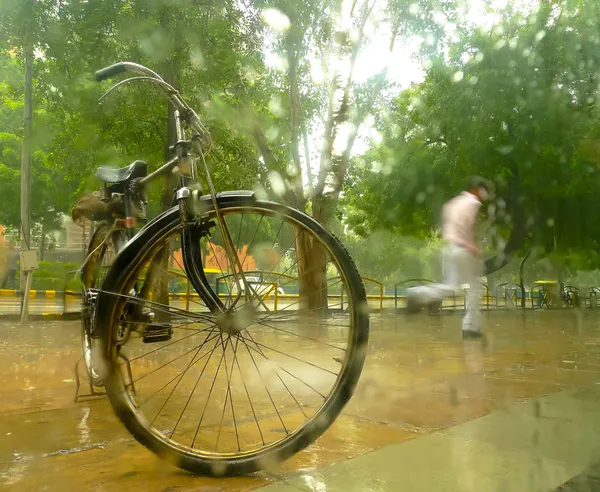 Проливной дождь в Нью-Дели — стоковое фото