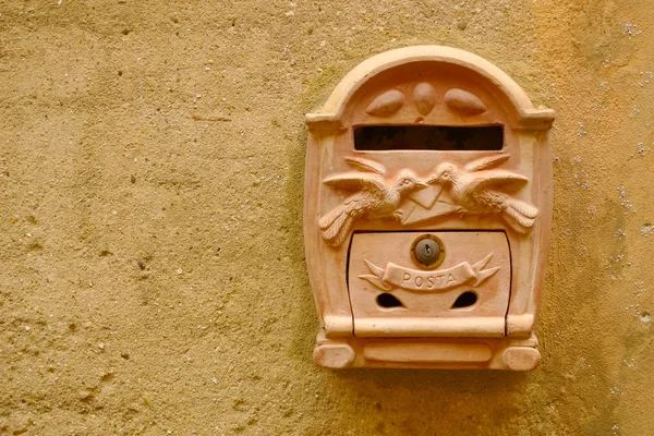 Terracotta posta kutusu — Stok fotoğraf